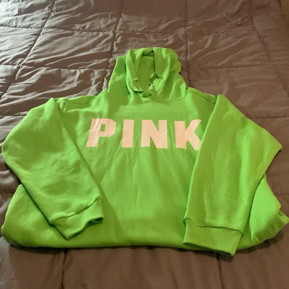 New without tags Victoria secret pink hoodie with pockets on each side!!